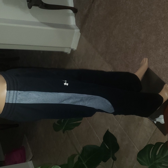 Under Armour s fleece light, incredibly warm, just right stretch netted pockets - Picture 4 of 10